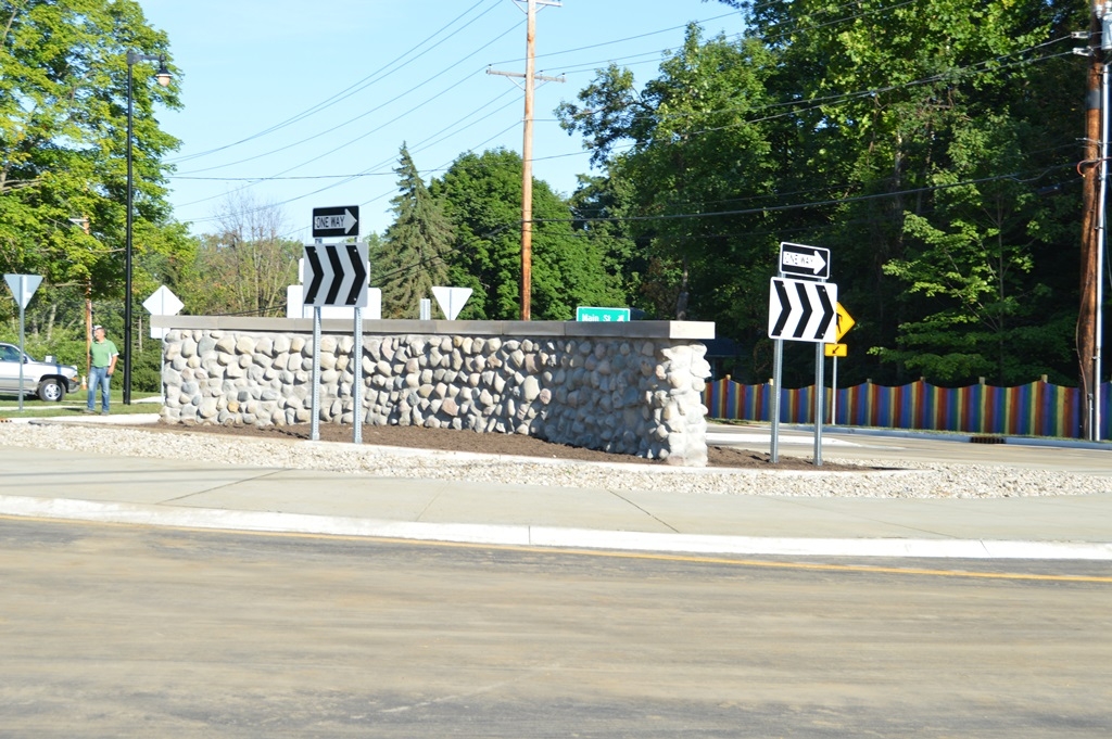 Roundabout Main and Averitt